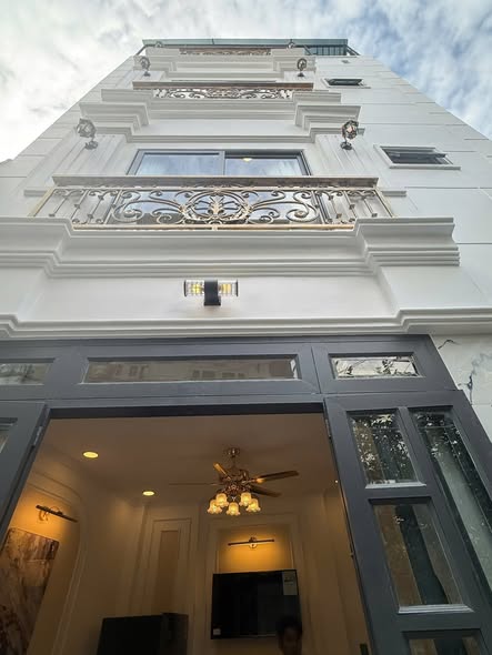 Nhà phố 4 tầng Hoàng Hoa Thám, Phú Nhuận 20m² giá 4.79 tỷ - Thiết kế Tân Cổ Điển sang trọng!