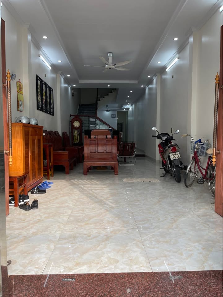 Nhà phố Hải Tân 100m² giá 4.5 tỷ - Thiết kế hiện đại, sân vườn rộng rãi!