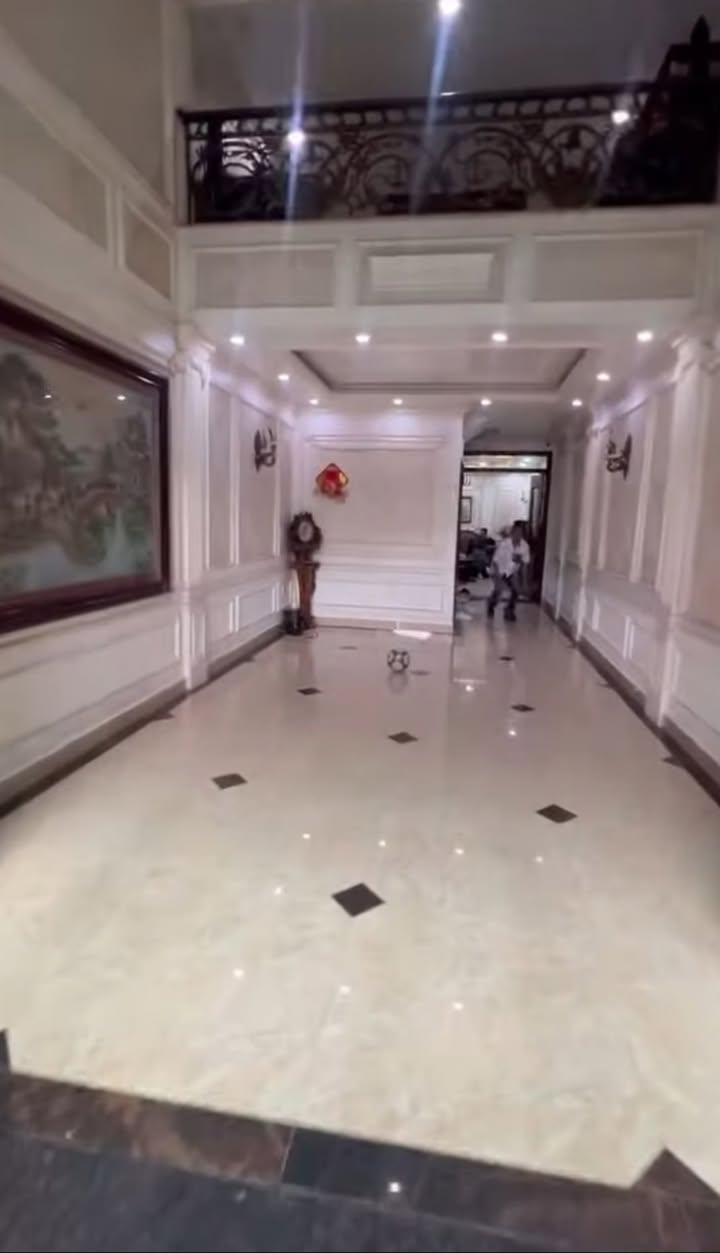 Nhà cao tầng mặt đường Hùng Vương, Thượng Lý, 75m² - Cơ hội kinh doanh không thể bỏ lỡ!