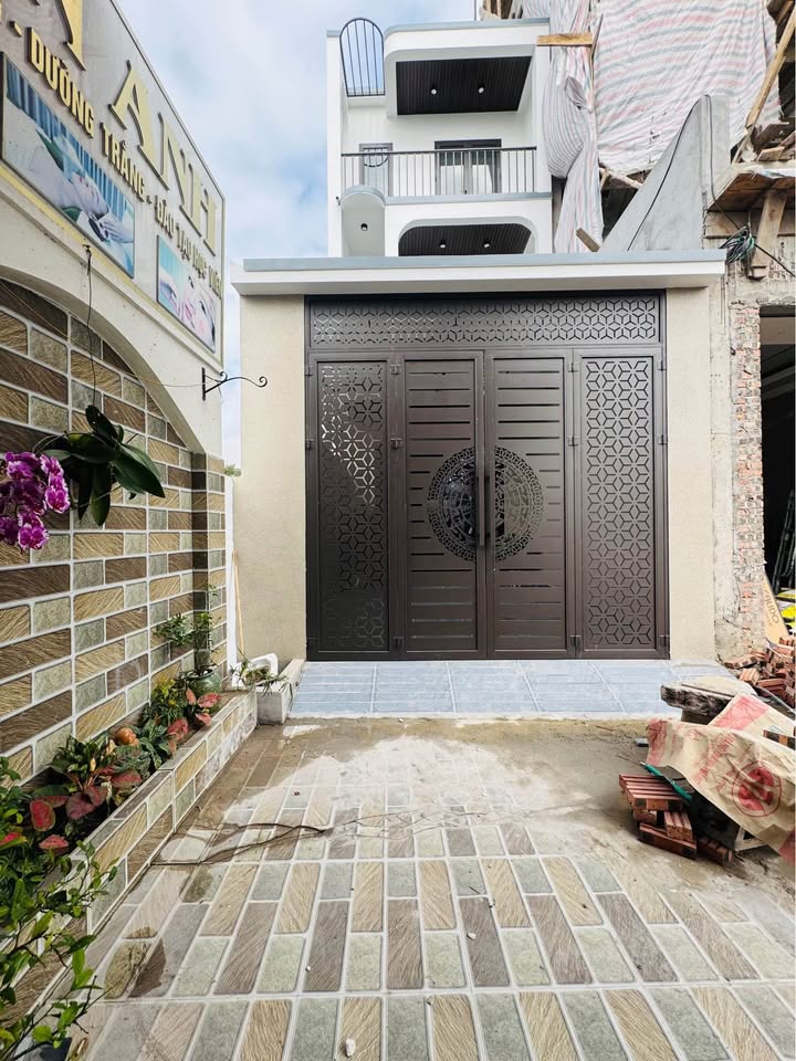 Nhà 3 tầng độc lập tại Nam Sơn, Hải Phòng 50.5m² giá 3.48 tỷ - Sân cổng ô tô thuận tiện!