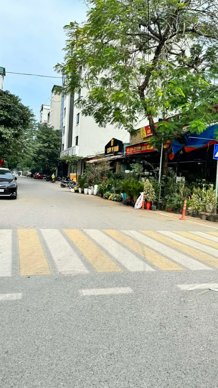 Nhà bán Vạn Phúc 60m² giá 11.6 tỷ - Kinh doanh sầm uất, có gara ô tô!