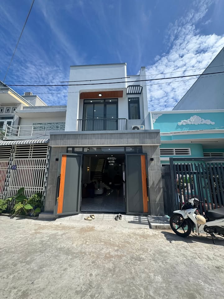 Nhà hẻm Ô tô 673 Nguyễn Trung Trực, Rạch Giá 81m² giá 2.75 tỷ - Hỗ trợ ngân hàng, tặng nội thất