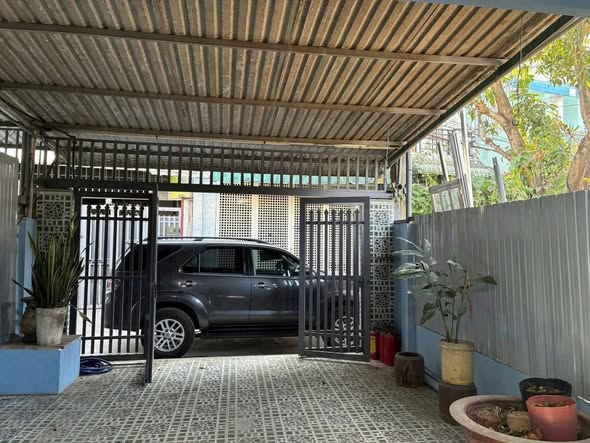 Nhà phố Tân Đông Hiệp, Dĩ An 137m² giá 3.99 tỷ - Sân xe hơi rộng rãi!