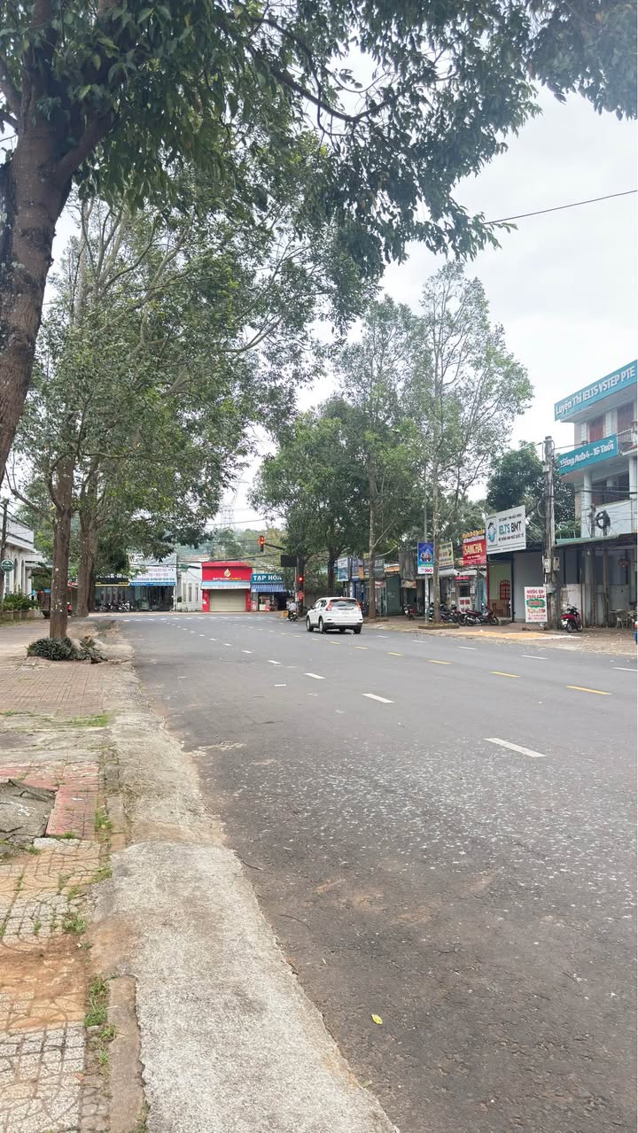 Đất tái định cư mặt tiền đường 3 Tháng 2, Gia Nghĩa 120m² giá 2.5 tỷ - Vị trí đẹp, kinh doanh thuận lợi!