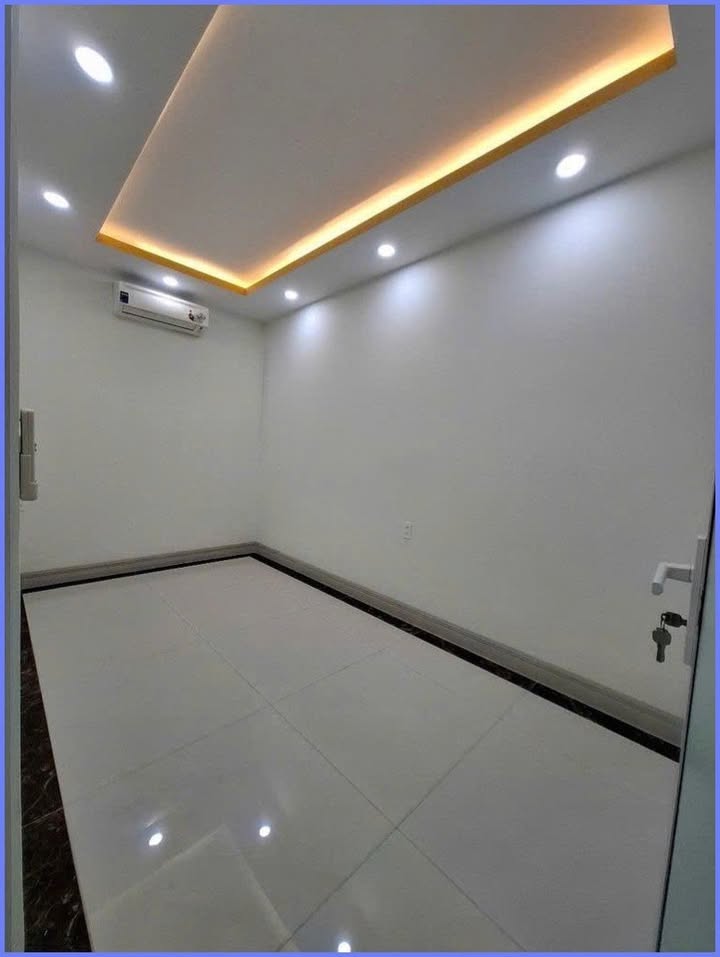 Cho Thuê Nguyên Căn Mặt Tiền Đường 3/2, Quận 10 - Diện Tích 68m², Giá 75 triệu/tháng, Vị Trí Đắc Địa!