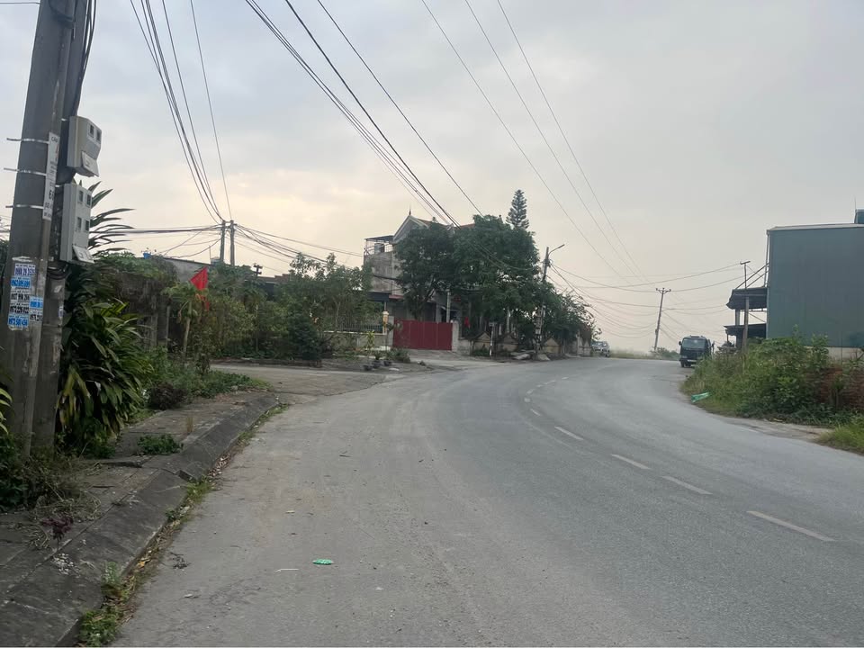 Đất nền 300m² mặt đường chính Bãi Dài, Uông Bí - Giá 1.1 tỷ, xây dựng tự do!