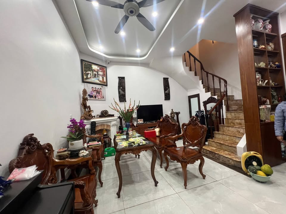 Nhà riêng Ngọc Lâm 64m², 4 tầng, giá 14.5 tỷ - Vị trí đắc địa gần phố!