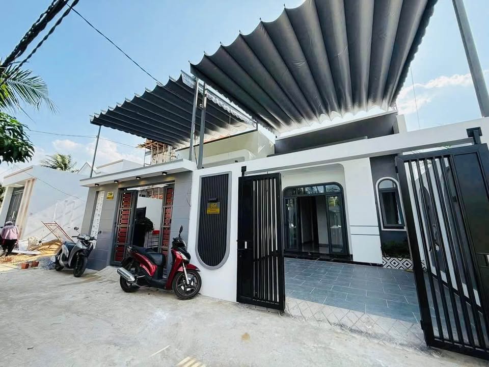 Nhà Phú Tân, Bến Tre 102m² giá 1.39 tỷ - Full nội thất, xe hơi vào tận nơi!