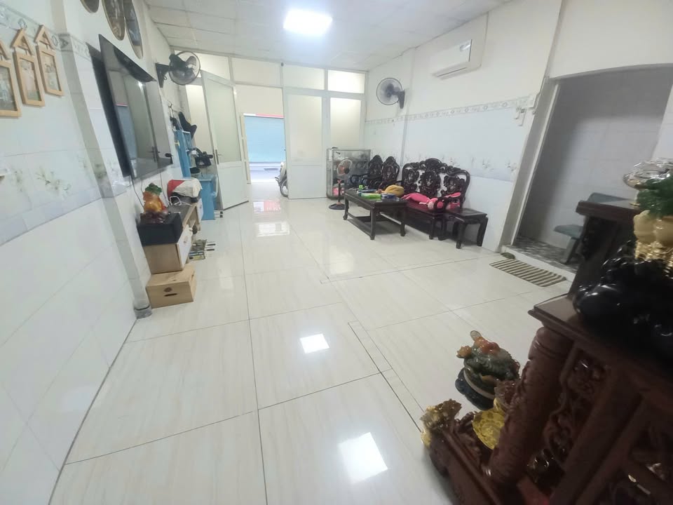 Nhà mặt tiền Hồng Lạc, Tân Bình 65m² giá 13.5 tỷ - Đầu tư sinh lời ngay!