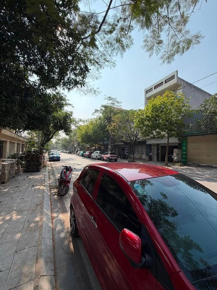 Nhà mặt phố kinh doanh Vĩnh Yên 99m² giá 7 tỷ - Địa điểm vàng cho đầu tư!