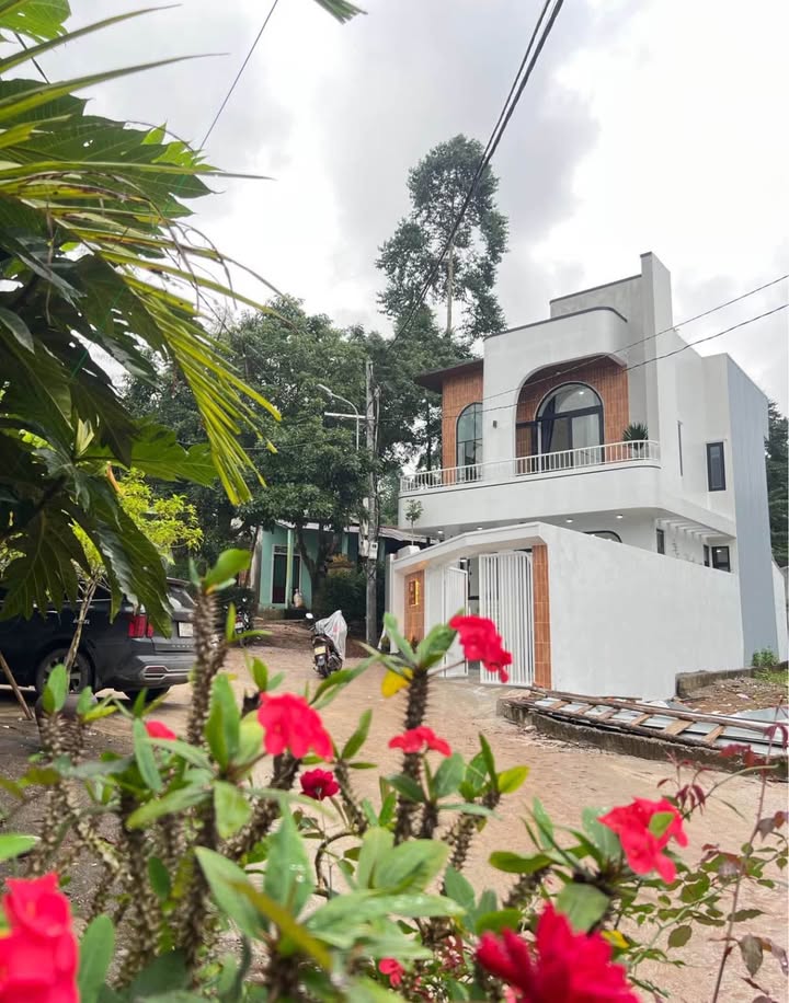 Nhà 2 tầng mới đường Hoài Thanh, Thủy Xuân 100m² - Full nội thất, vào ở ngay!