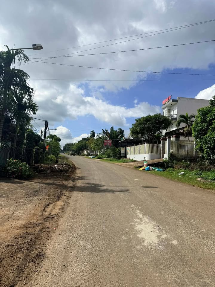 Đất thổ cư đường Hùng Vương Đăk Mil 210m² giá 23.625 tỷ - Cơ hội đầu tư tuyệt vời!