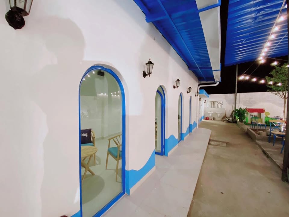 Quán cà phê Hóc Môn 240m² giá 350 triệu - Tiềm năng kinh doanh gia đình!