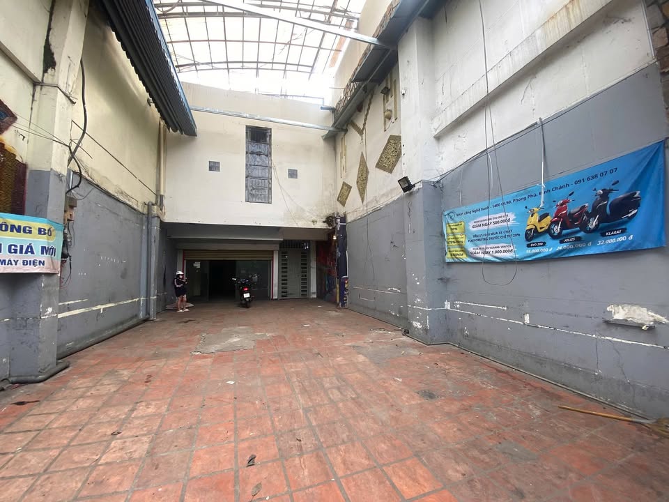 Cho thuê mặt bằng kinh doanh đường Hòa Bình, Tân Phú 300m² - Khu vực sầm uất gần Đầm Sen!