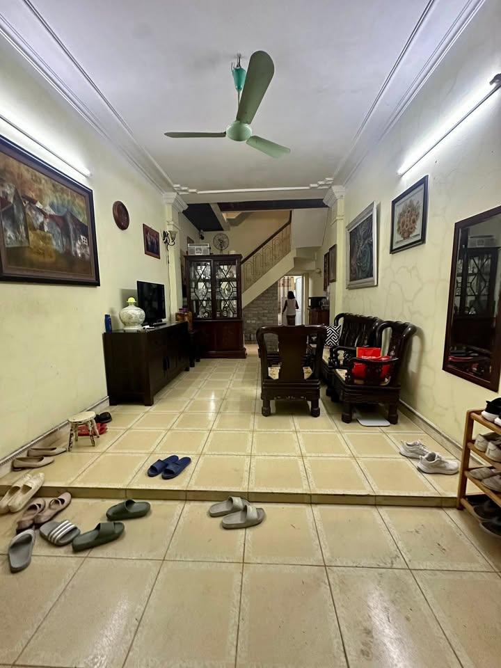 Bán nhà mặt phố Hàng Cân, Hoàn Kiếm 75m² giá 52.5 tỷ - Vị trí kinh doanh đắc địa!