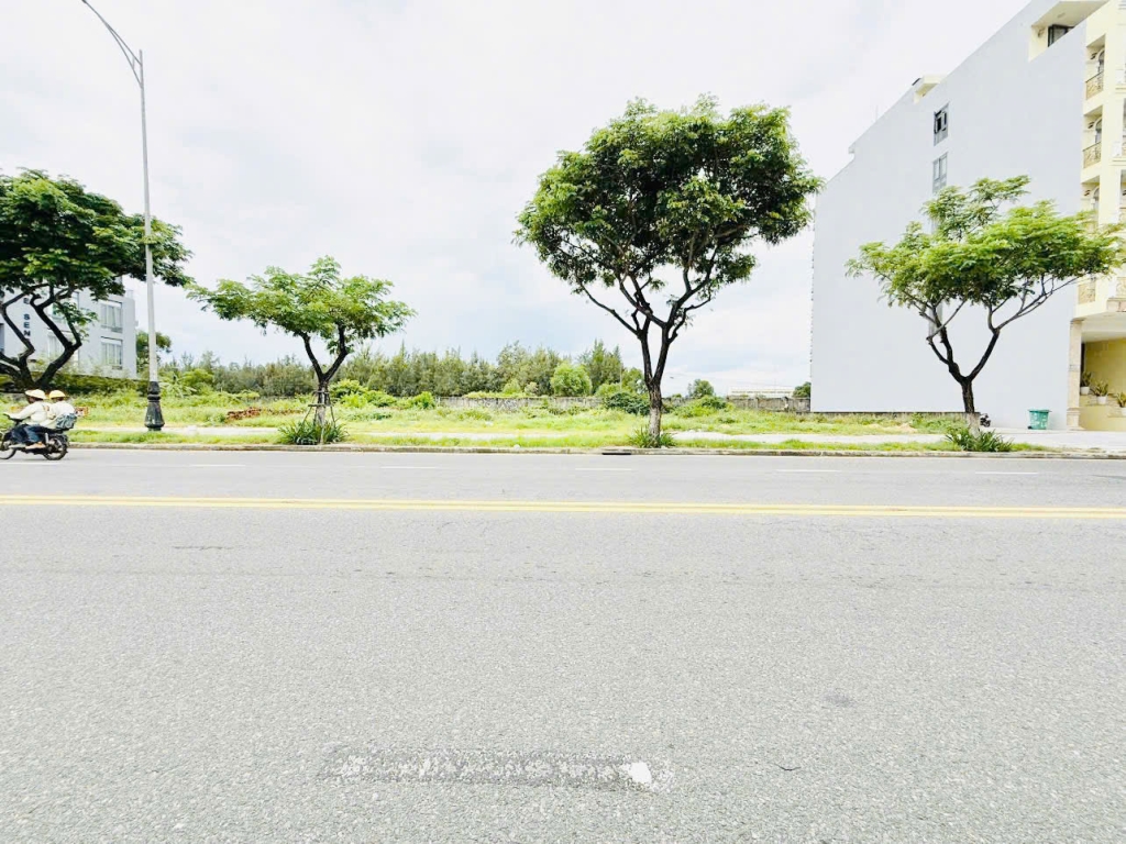 Đất mặt tiền Võ Nguyên Giáp 306m² giá 49.5 tỷ - Vị trí đắc địa, gần biển!