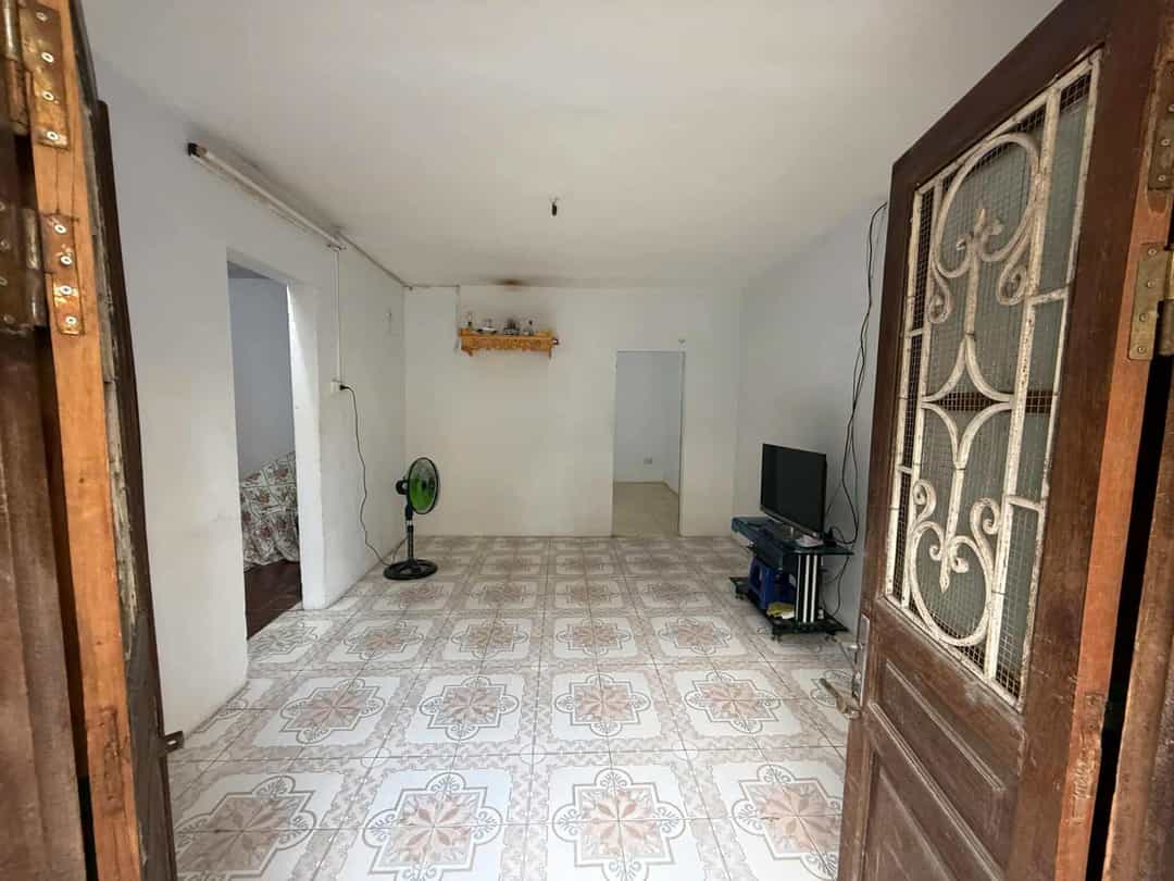 Căn hộ tập thể Thành Công Ba Đình 72m² giá 8 triệu - An ninh tốt, sân rộng trước nhà!