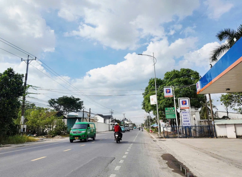 Bán đất Mặt Tiền đường nhựa Thị Trấn Hậu Nghĩa 215m² giá 5 tỷ - Khu vực kinh doanh sầm uất!