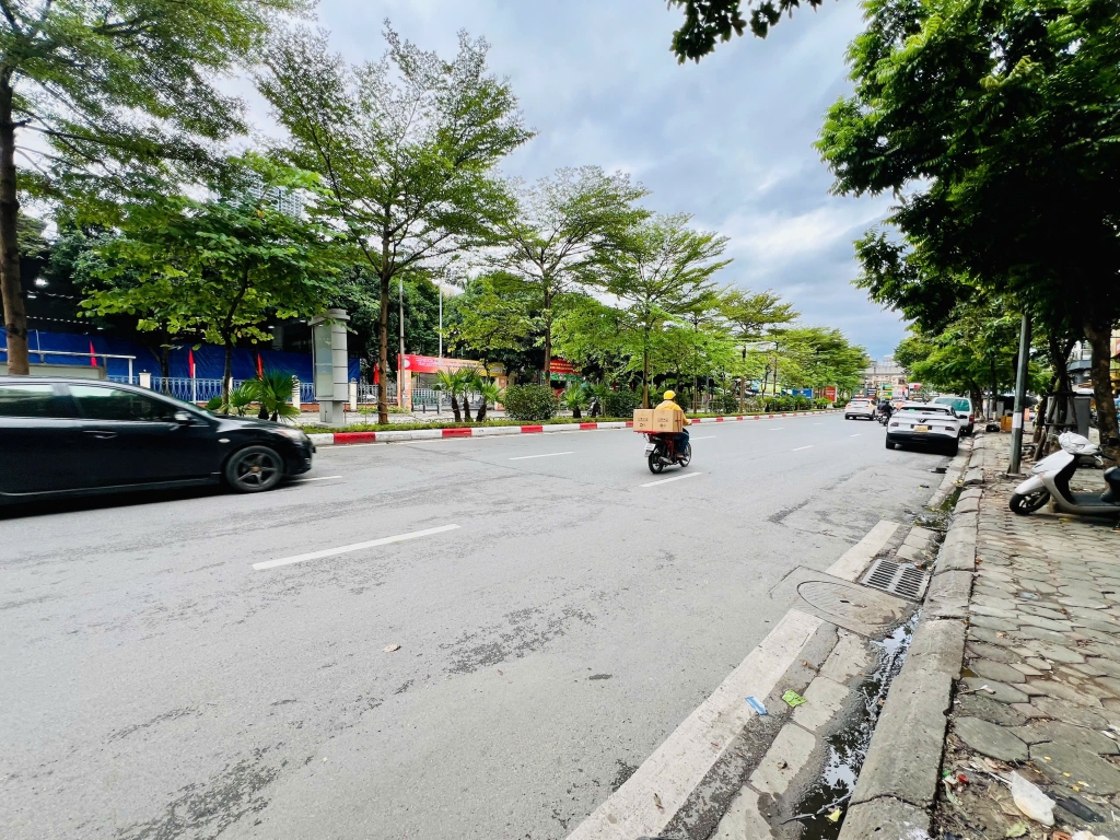 Cho thuê mặt bằng 125m² phố Trạm, Long Biên - Mặt tiền 18m, kinh doanh thuận lợi!