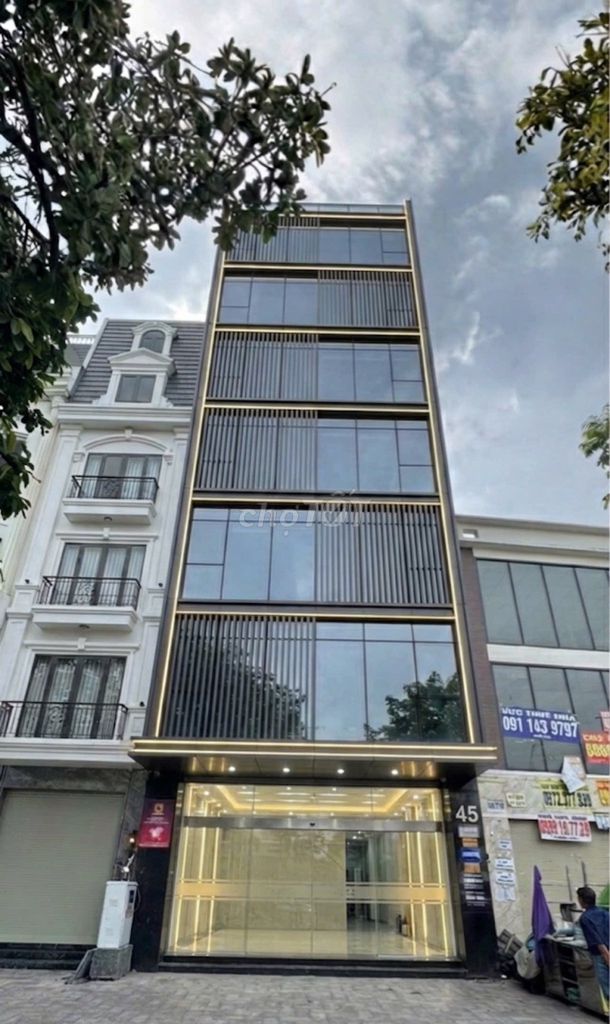 Cho thuê Nhà mặt tiền Đường Ba Tháng Hai Quận 10 - Diện tích 600m², Giá 100 triệu/tháng - Vị trí đắc địa, kinh doanh sầm uất!