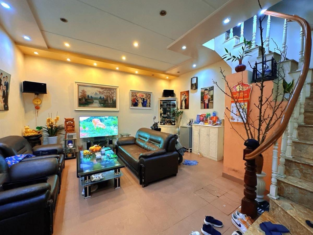 Bán nhà Ngọc Khánh, Ba Đình 32m² giá 10.5 tỷ - Vị trí hiếm có, tiện ích đầy đủ!