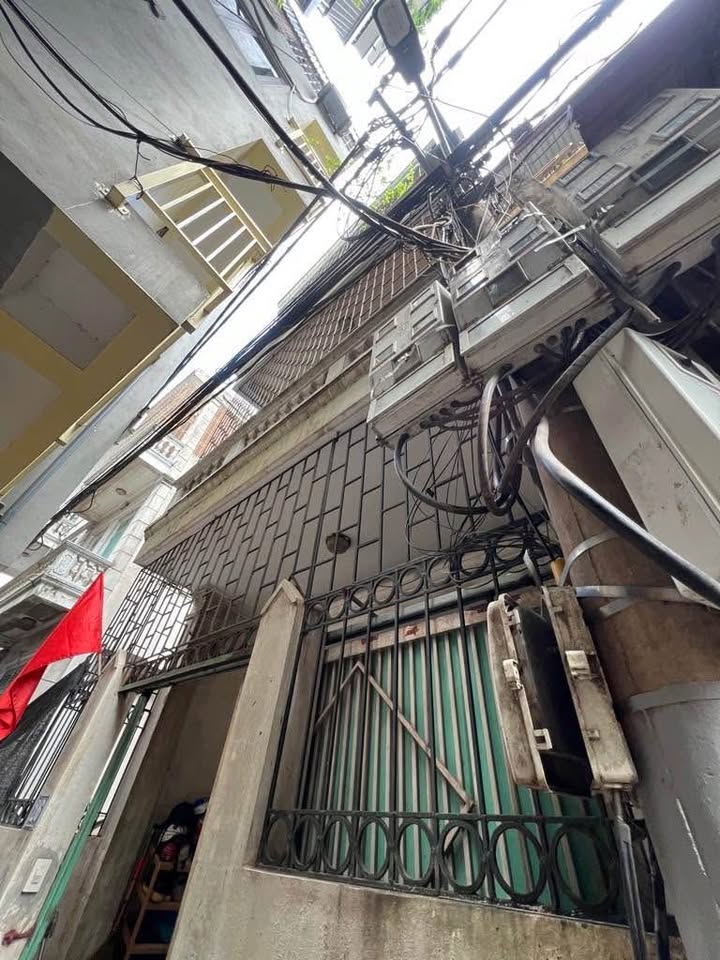 Nhà riêng Âu Cơ, Nhật Tân, 45m² giá 6.8 tỷ - Sổ đỏ chính chủ, an ninh tốt!