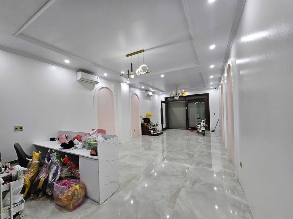 Nhà 5 tầng mới xây tại phường Quảng Thắng, 75m² giá 7.3 tỷ - Kiểu dáng đẹp như villa