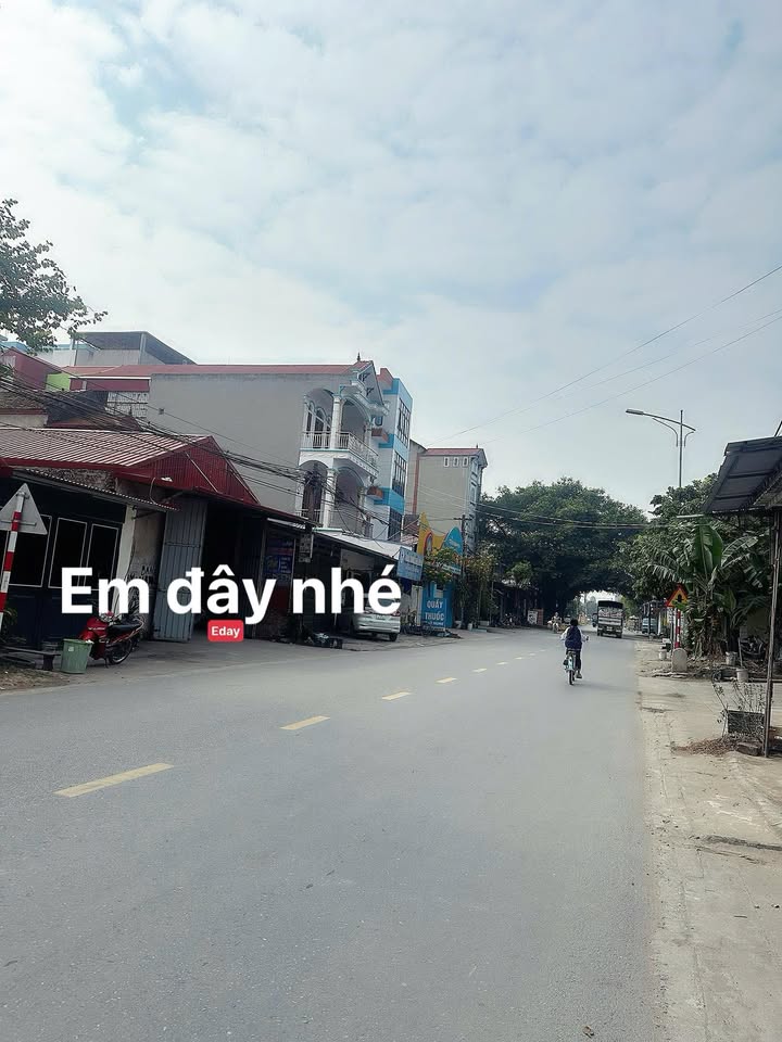 Bán gấp FrontHouse 152m² Khoái Châu, giá 6.1 tỷ - Kinh doanh tốt ngay!