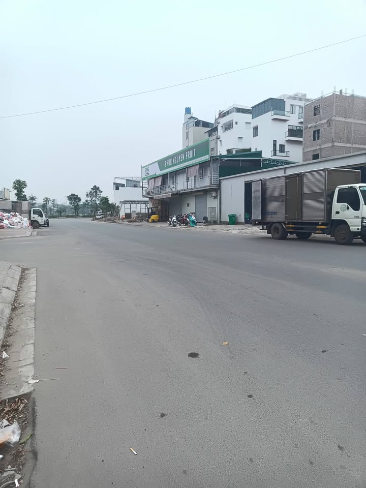 Đất nền Long Biên 120m² giá 58.5 tỷ - Gần trường học và công viên