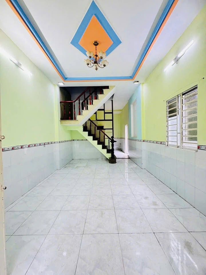 Nhà phố Tân Đông Hiệp Dĩ An 56m² giá 1.535 tỷ - Gần chợ và trường học!