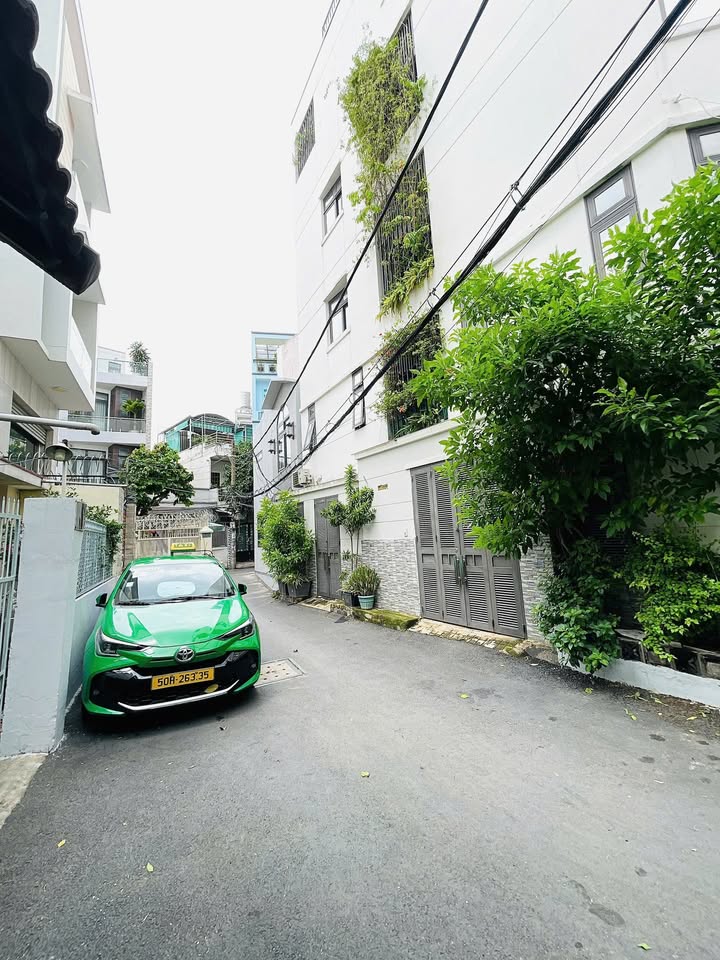 Nhà 2 tầng mới xây đường Nguyễn Văn Đậu, Bình Thạnh 18m² giá 2.85 tỷ - Xe hơi đỗ cửa!