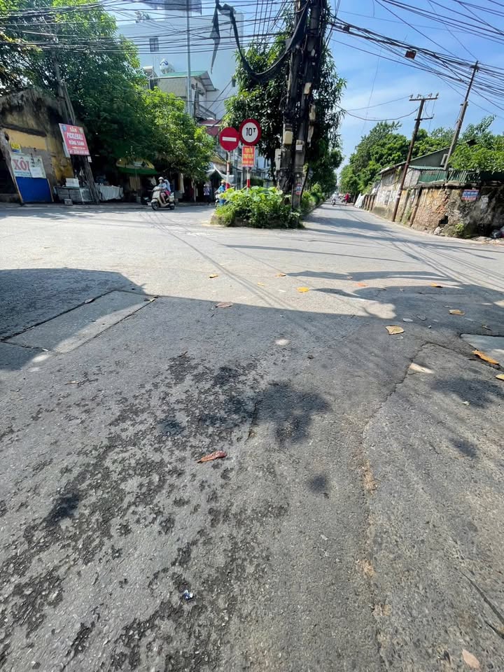 Đất mặt đường Hàng Xoài, Yên Viên 200m² giá 20 tỷ - Kinh doanh đỉnh cao!