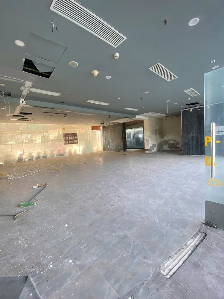 Mặt bằng cho thuê Phạm Huy Thông 190m² giá 85 triệu - View hồ đẹp mê hồn!