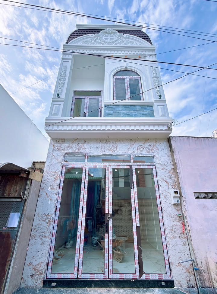 Nhà trệt lầu Hẻm 127 Võ Văn Kiệt 48m² giá 2.79 tỷ - Full nội thất ngay!