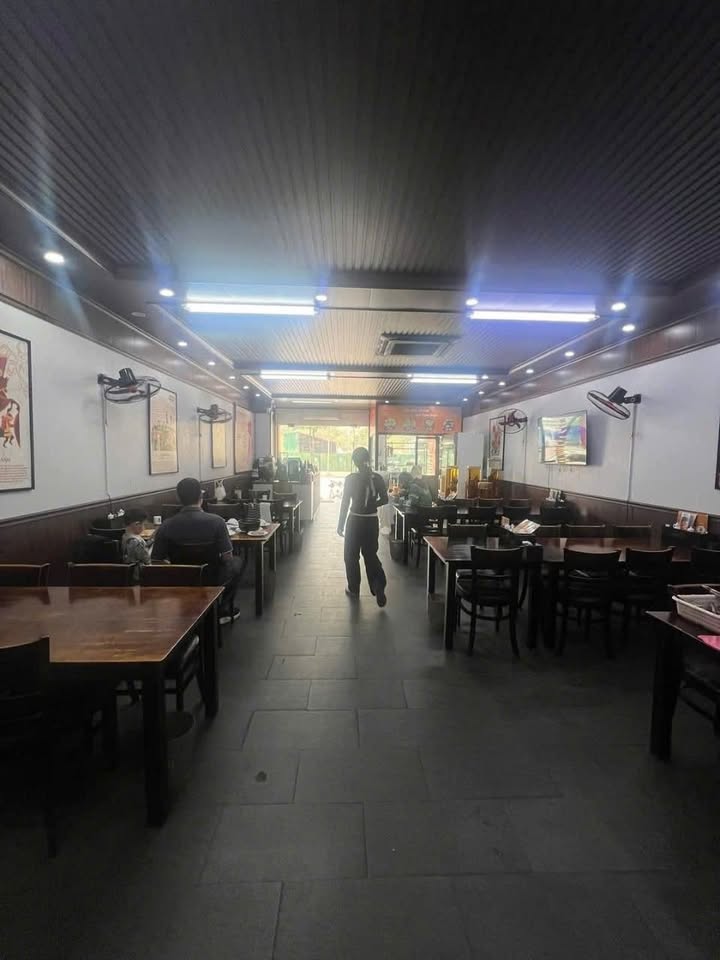 Cửa hàng cho thuê tại Trần Huy Liệu, Ba Đình, 200m² - Tiềm năng phát triển lớn!