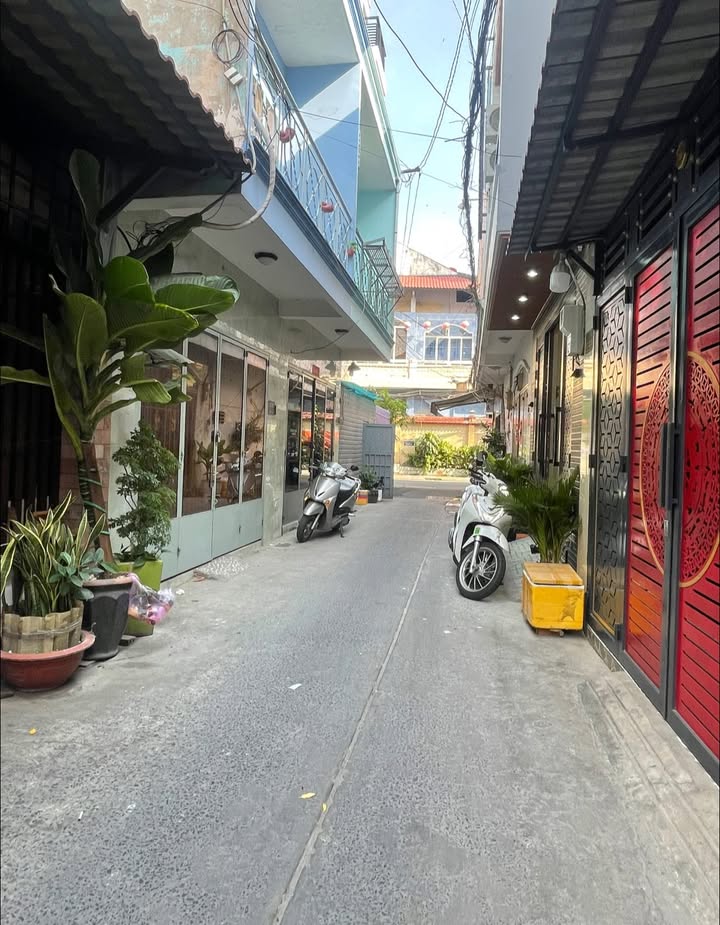 Nhà 3PN Tân Phú 64m² giá 5 tỷ - Full nội thất, hẻm ô tô đổ cửa!