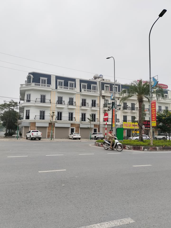 Nhà phố mặt tiền Lê Duẩn, Phủ Lý 110m² giá 2 tỷ - Kinh doanh đắc địa!