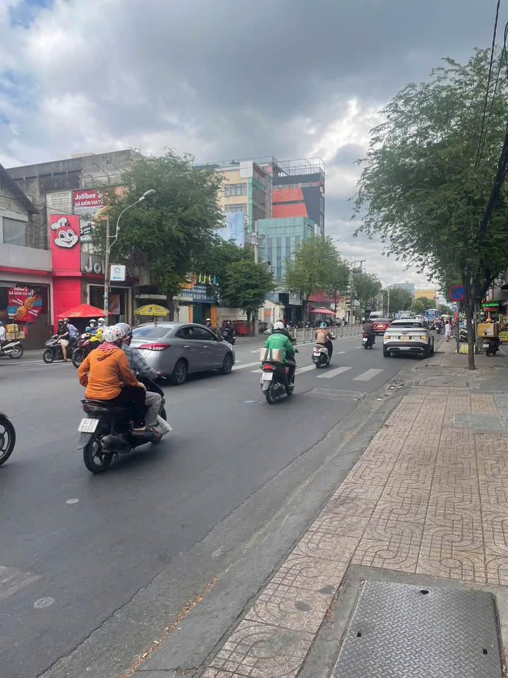 Nhà mặt tiền Trường Chinh, 72m² giá 13 tỷ - Vị trí đắc địa gần Metro!