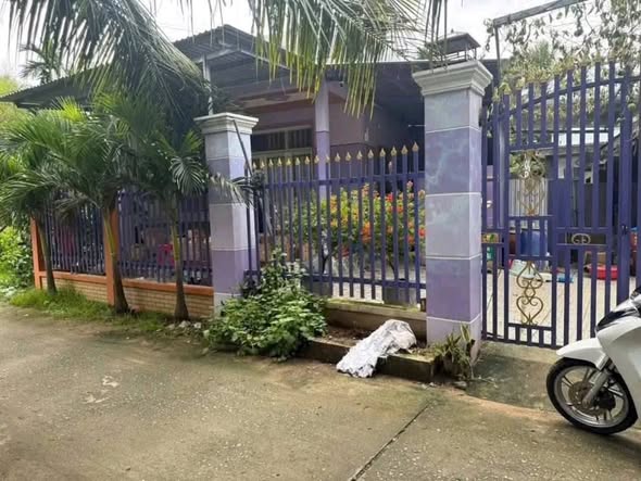 Nhà bán gấp tại Tân Phú Tây, Mỏ Cày Bắc 272m² chỉ 850 triệu - Đường ô tô vào tận nhà!