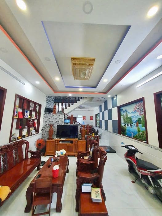 Nhà nguyên căn Bình Nhâm 3 tầng 5 phòng ngủ giá 10 triệu - Thiết kế hiện đại, tiện nghi