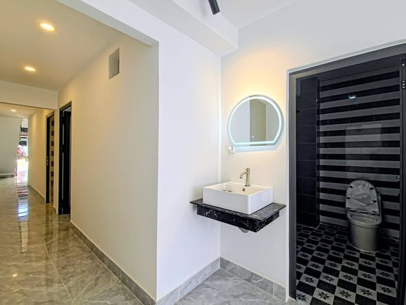 Nhà phố Tân Hòa 135m² giá 3.65 tỷ - Sổ đỏ chính chủ, gần trường học!