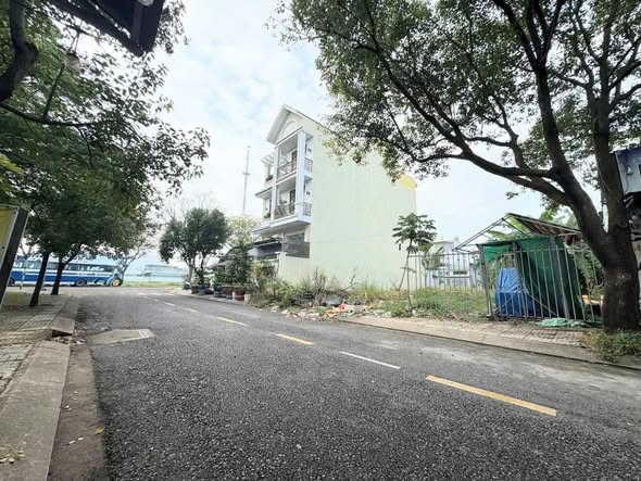 Đất nền KDC đường 10, thị trấn Bến Lức, Long An - Diện tích 140m², giá 5.5 tỷ - Vị trí đắc địa!