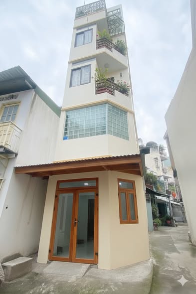 Nhà phố Nguyễn Duy Dương Q10 35m² giá 6.2 tỷ - Hẻm xe hơi đỗ cửa, ở ngay!