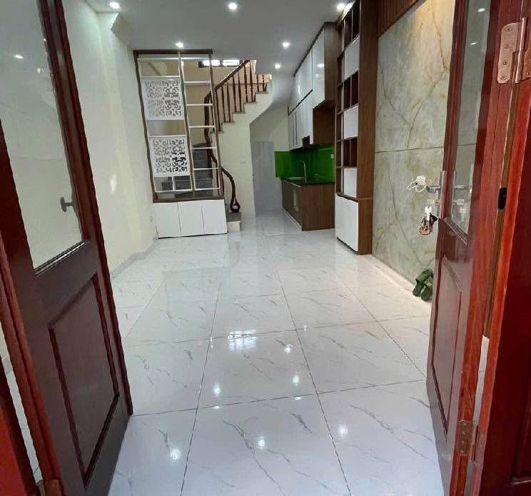 Nhà phố Âu Cơ Tây Hồ 30m² giá 1.35 tỷ - Vị trí trung tâm tiện lợi!