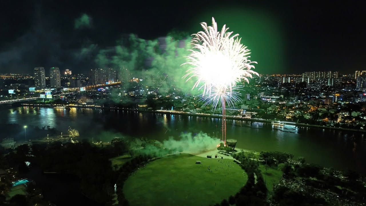 Căn hộ Vinhomes Central Park Bình Thạnh 140m² giá 26 tỷ - View đẹp, sổ hồng chính chủ!