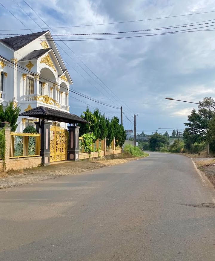 Đất thổ cư Bảo Lộc 2835m² giá 11 tỷ - Mặt tiền 26m, thuận tiện đầu tư!