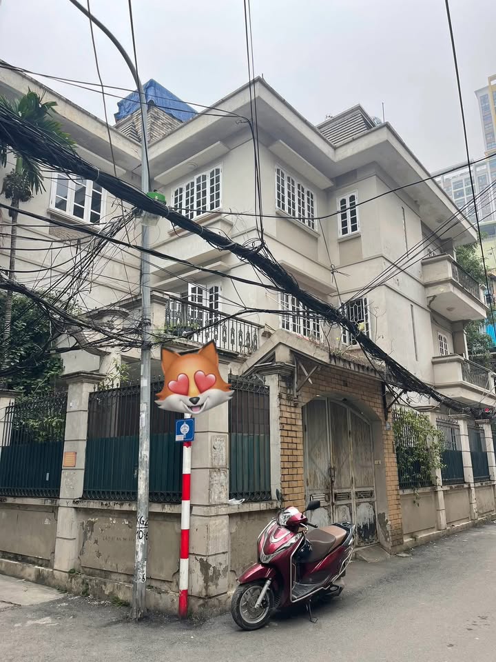 Nhà phố Hoàng Đạo Thành 120m² giá 35 tỷ - Lô góc 3 mặt thoáng, tiện ích đầy đủ!