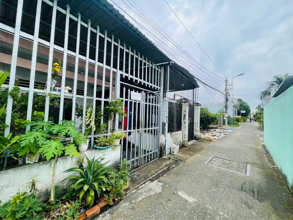 Nhà riêng khu phố 4, Mỹ Tho 100m² giá 1.5 tỷ - Sổ hồng đầy đủ, thuận tiện đi lại!