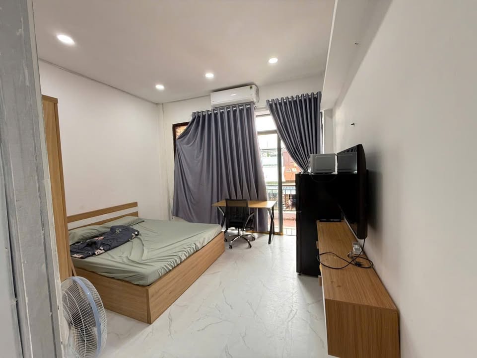 Căn hộ 1 phòng ngủ Nguyễn Chí Thanh quận 10 - Ban công thoáng mát, đầy đủ nội thất