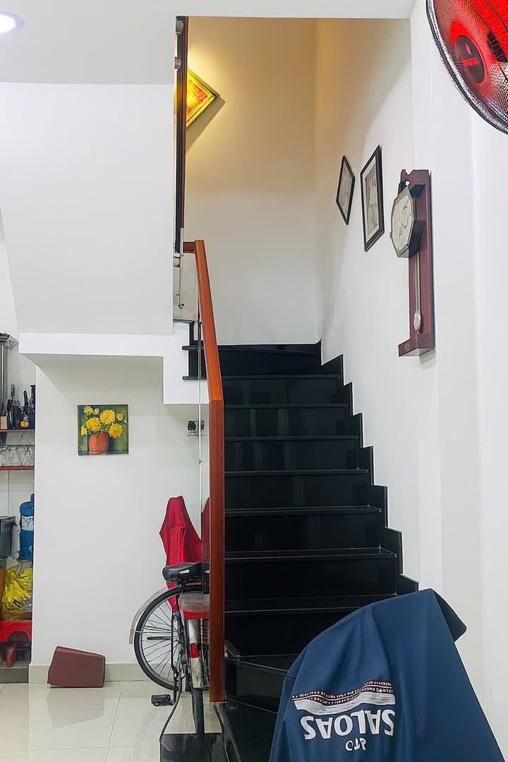 Nhà cho thuê nguyên căn Nguyễn Đình Chiểu, Phú Nhuận 40m² - Phù hợp cho gia đình và văn phòng nhỏ!